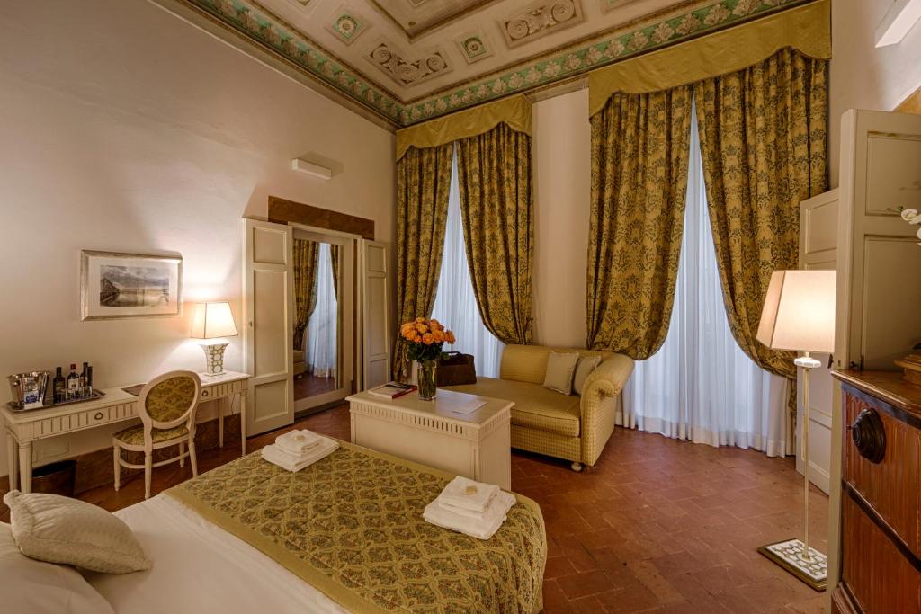 Postel nebo postele na pokoji v ubytování Palazzo Guicciardini