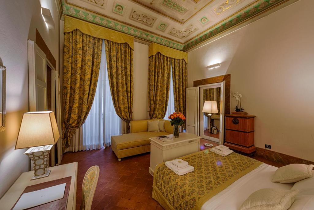 Postel nebo postele na pokoji v ubytování Palazzo Guicciardini