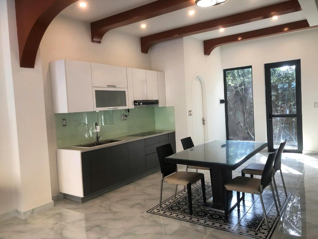 Kuchyň nebo kuchyňský kout v ubytování Longs Beach House - Wonderland Hồ Tràm