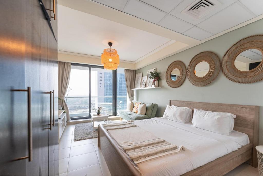 HAVN - Studio Apartment in Goldcrest Views, JLT房間的床