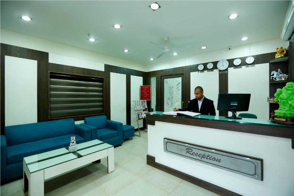 TV a/nebo společenská místnost v ubytování Airport RTS HOTEL