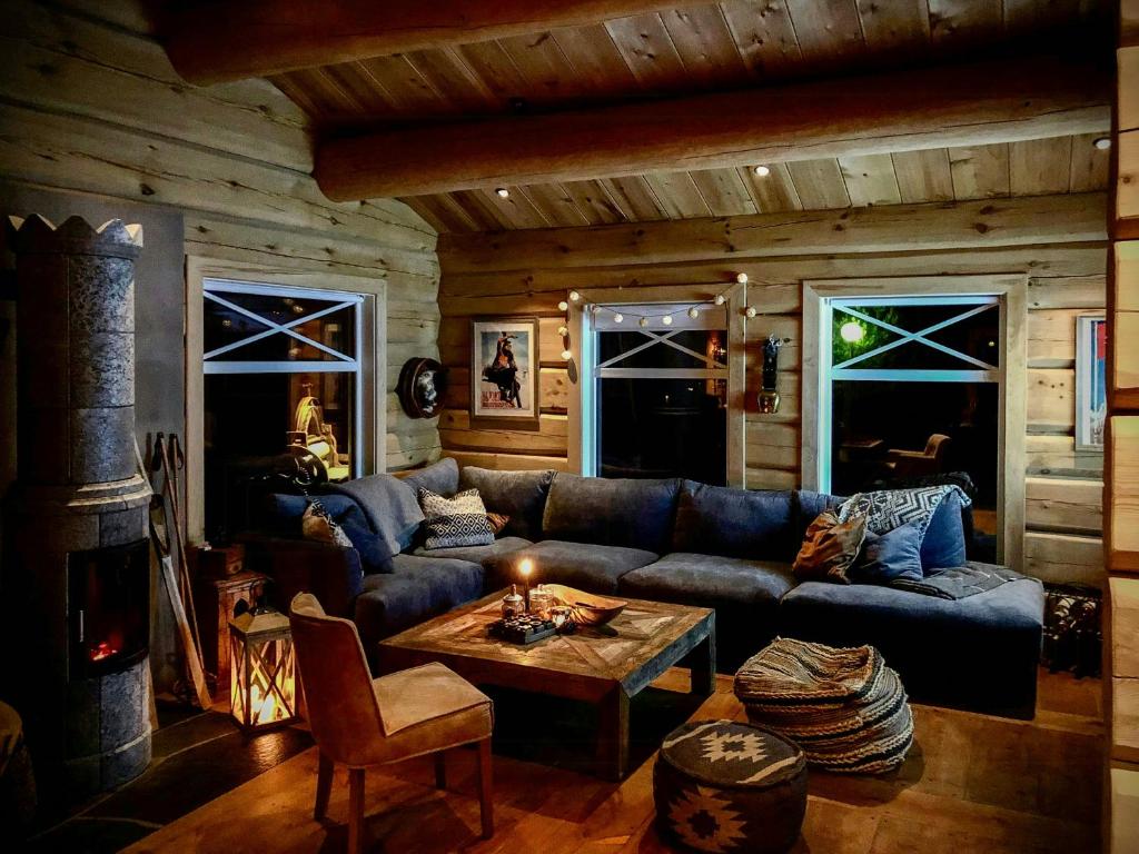 Χώρος καθιστικού στο Rustic Log Cabin At The Foot Of Hardangervidda