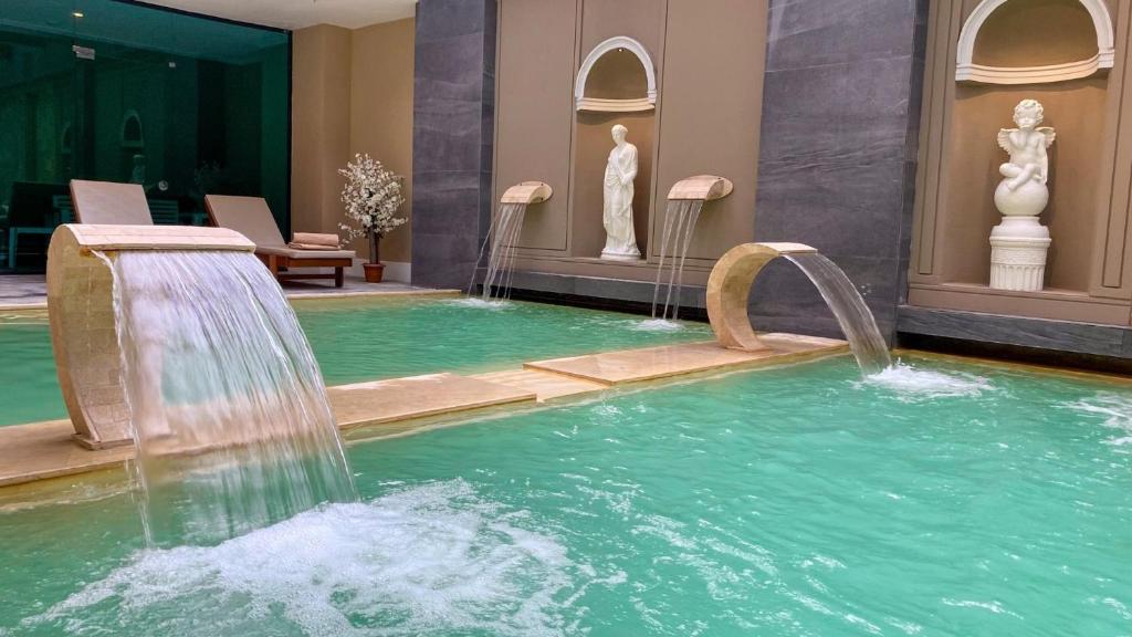 Bazén v ubytování Seven For Life Thermal Hotel nebo v jeho okolí