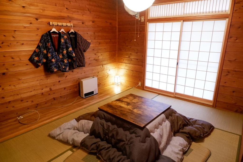 Postel nebo postele na pokoji v ubytování 貸別荘モザンピーク 完全貸切ログハウス