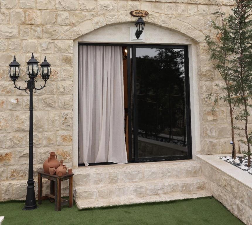 Φωτογραφία από το άλμπουμ του Cedars Old Lebanese Traditional House στο Μπατρούν