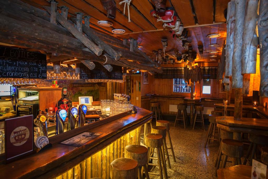 Lounge nebo bar v ubytování Hotel Ylläshumina