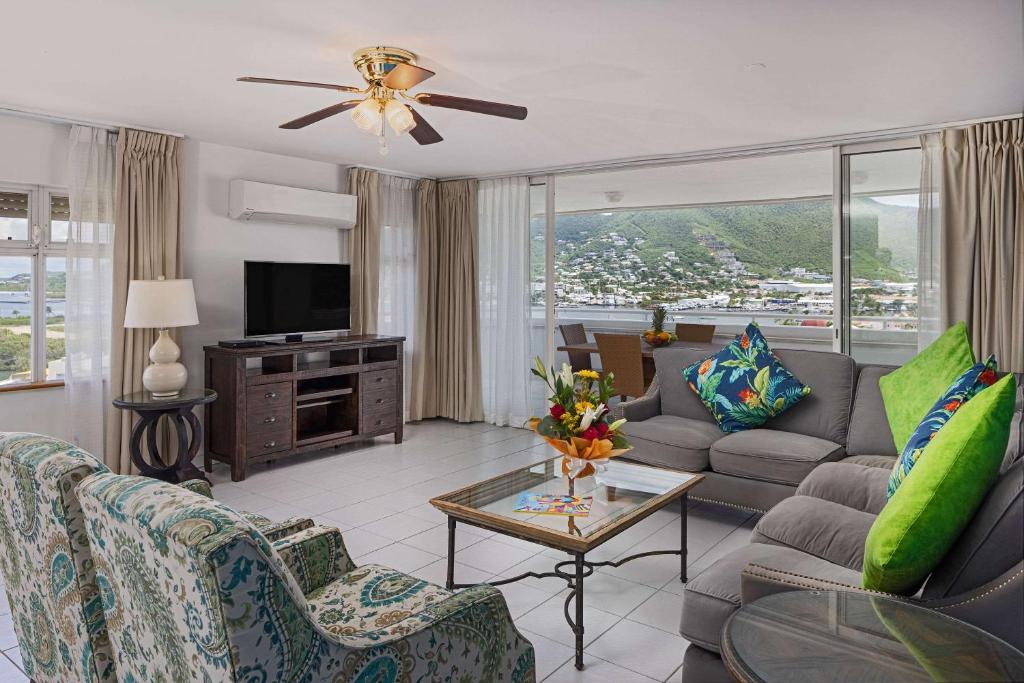 The Atrium Beach Resort and Spa, Ascend Hotel Collectionにあるテレビまたはエンターテインメントセンター