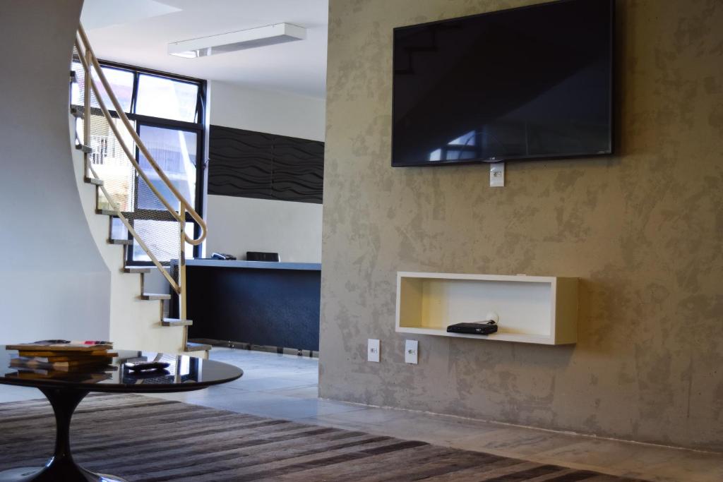  Bittar Inn