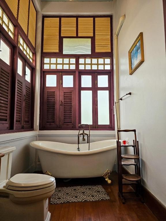 Photo from Baan Phraya Suren บ้านพระยาสุเรนทร์ in Ban Thab Mak, , Thailand