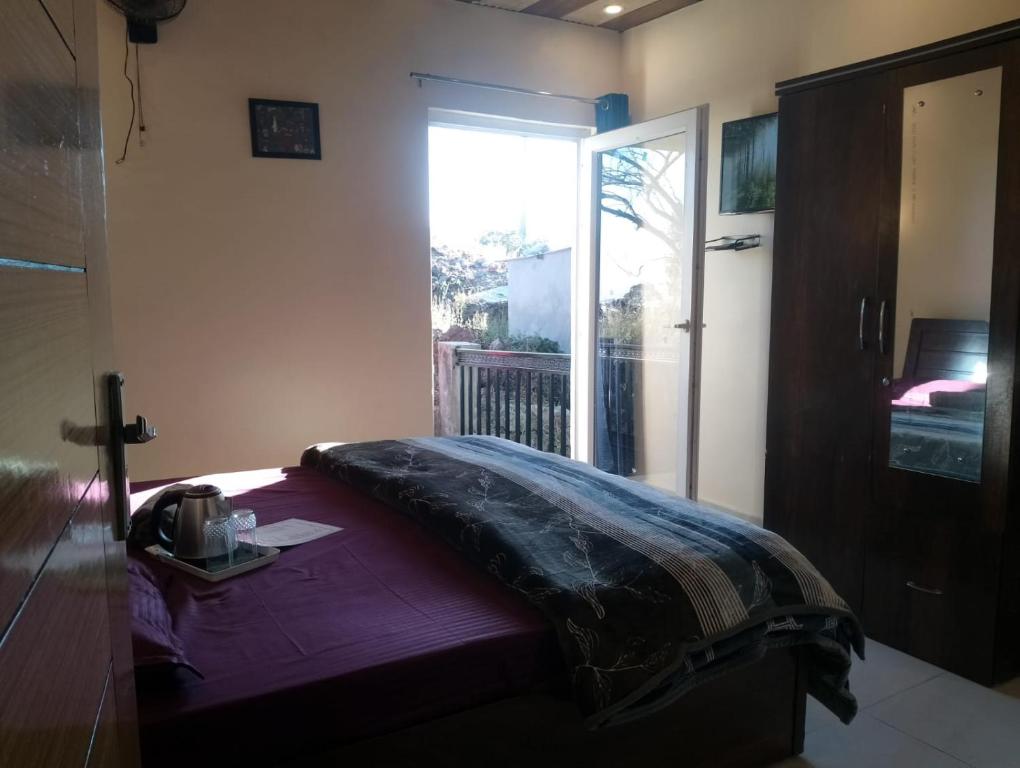 Postel nebo postele na pokoji v ubytování Himalayan view stay - Pahado wala ghar