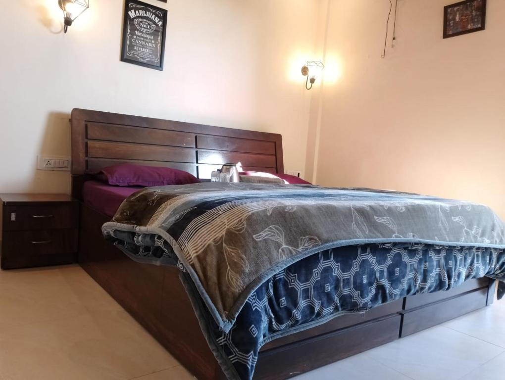 Postel nebo postele na pokoji v ubytování Himalayan view stay - Pahado wala ghar