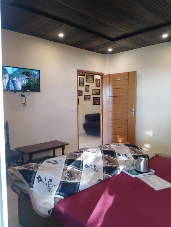 TV a/nebo společenská místnost v ubytování Himalayan view stay - Pahado wala ghar
