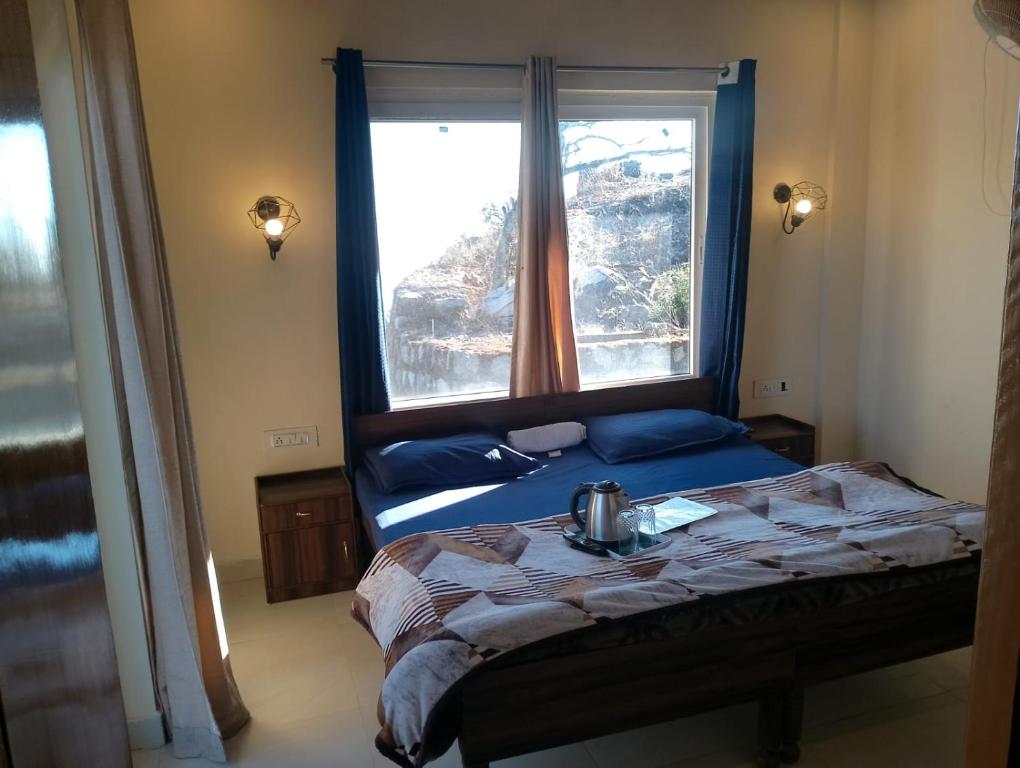 Postel nebo postele na pokoji v ubytování Himalayan view stay - Pahado wala ghar
