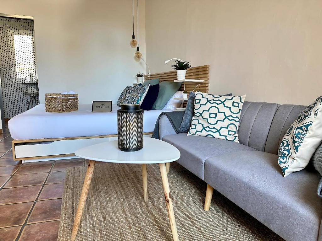 Posezení v ubytování ツ Loft with Private Terrace 5 Minutes Walking from the Beach