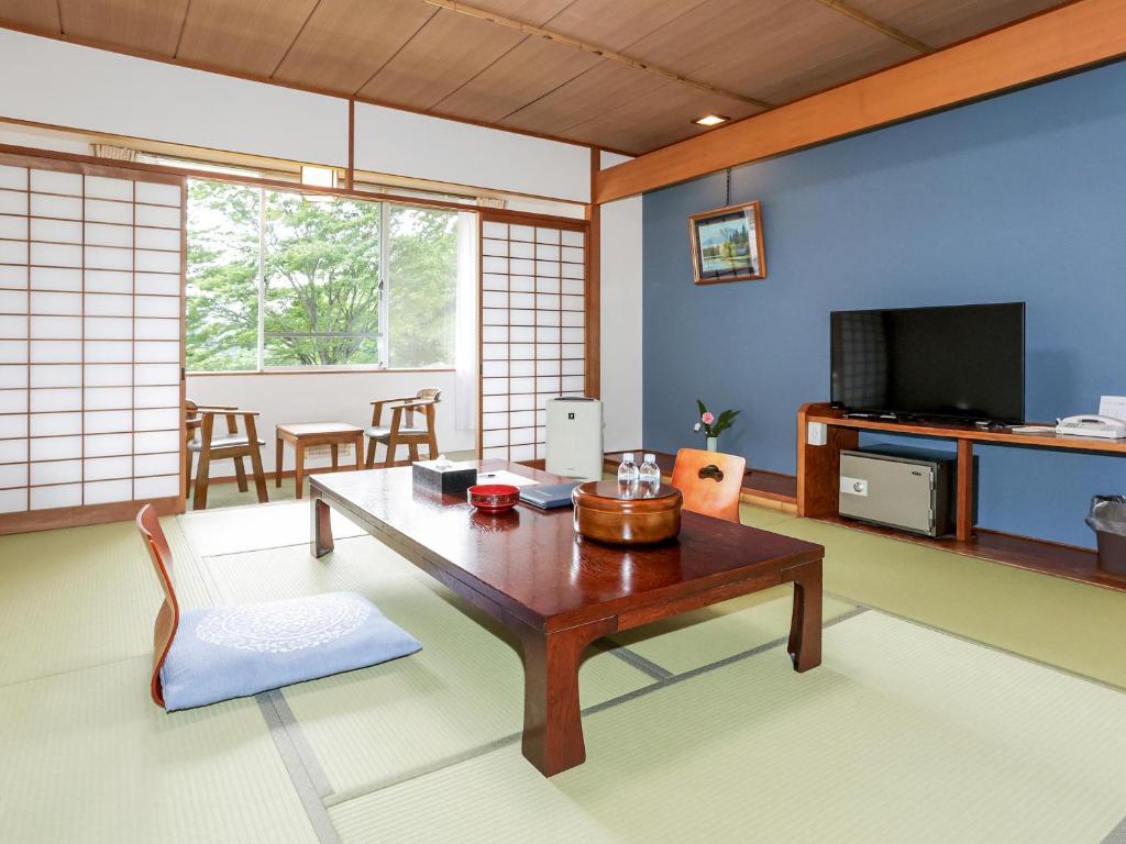 TV a/nebo společenská místnost v ubytování Ichinomata Onsen Grand Hotel