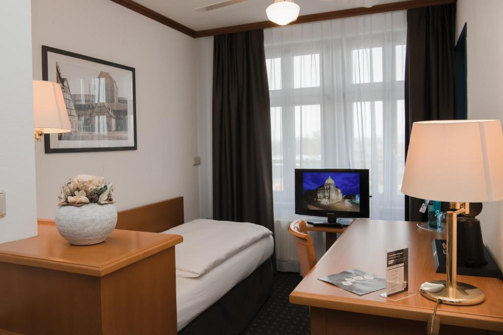 TV a/nebo společenská místnost v ubytování Hotel Alekto
