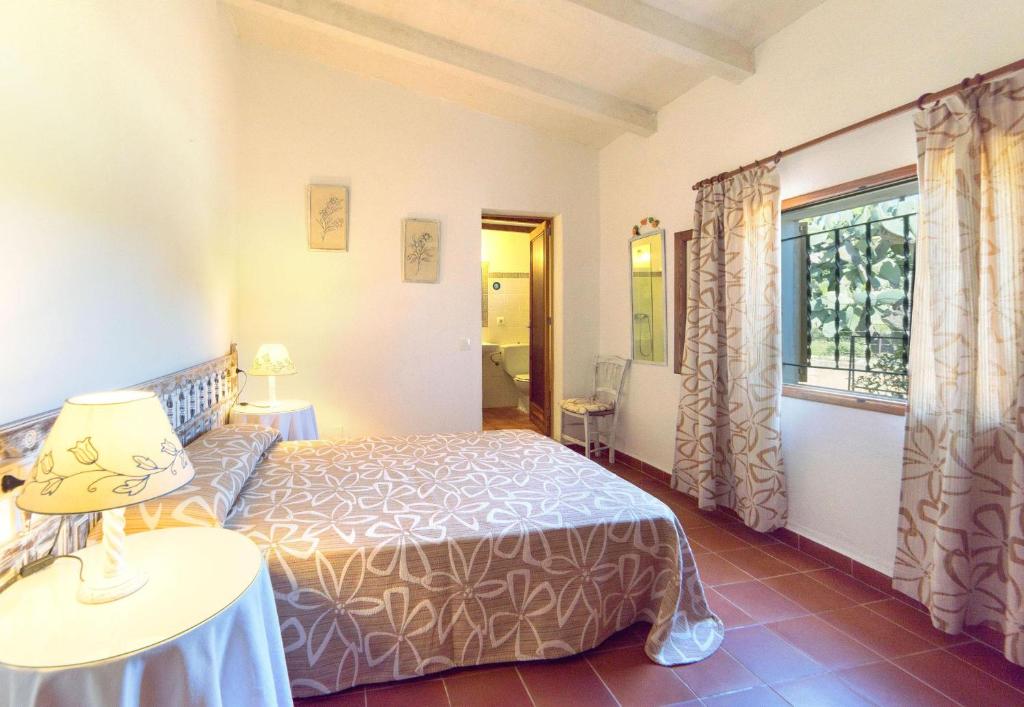 A bed or beds in a room at Can Moranta - Verd
