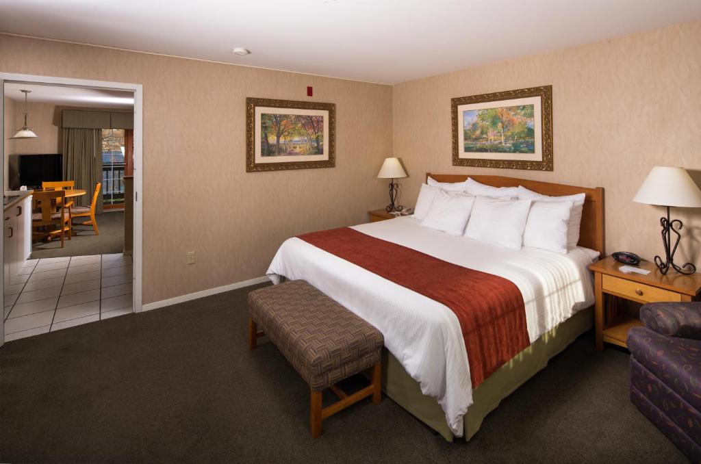 Lakeside Lodge and Suites photo