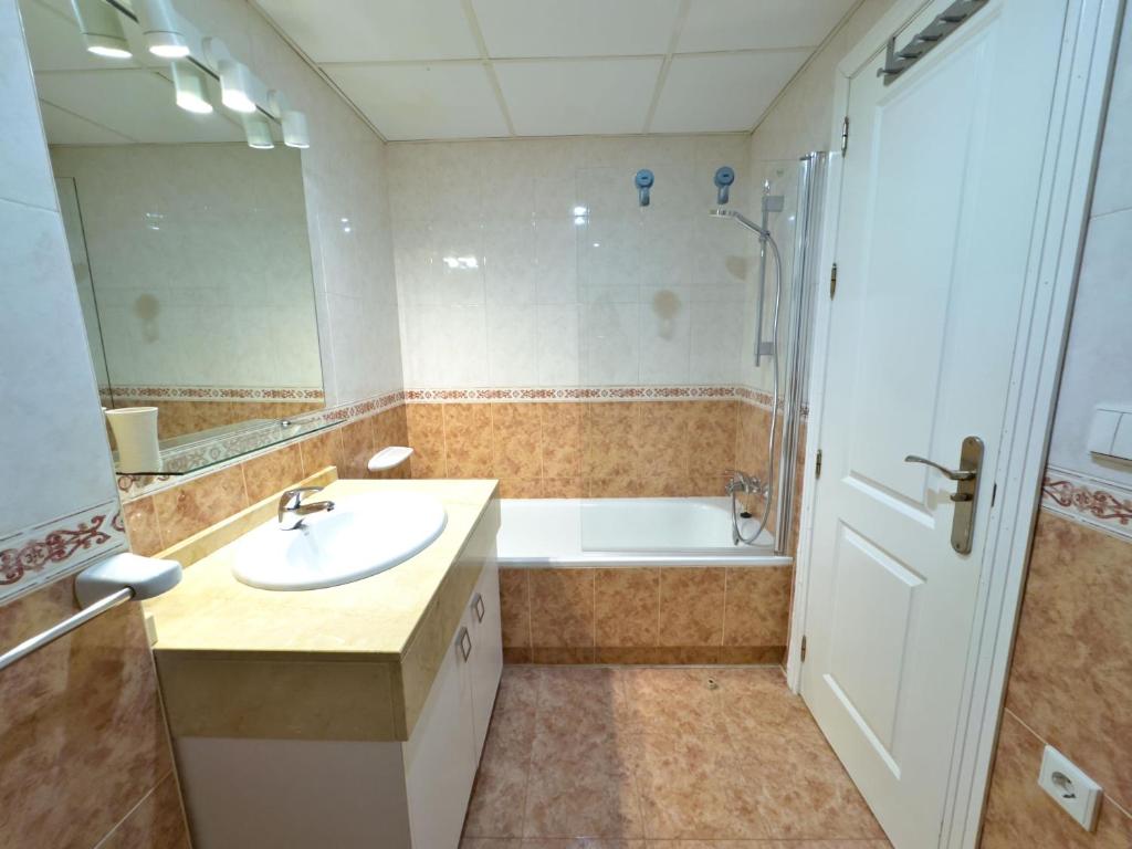 Kúpeľňa v ubytovaní Apartamento Bajo con terraza en Lorcrimar V
