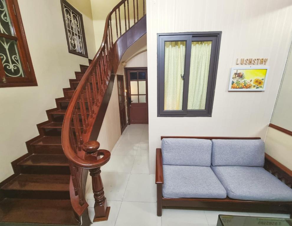 Posezení v ubytování LushStay Hostel - Hanoi Train Street