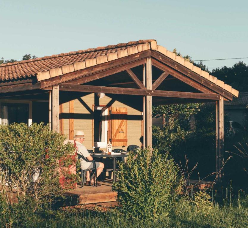 Κήπος έξω από το Chalet 3 étoiles - Piscine - eebbie