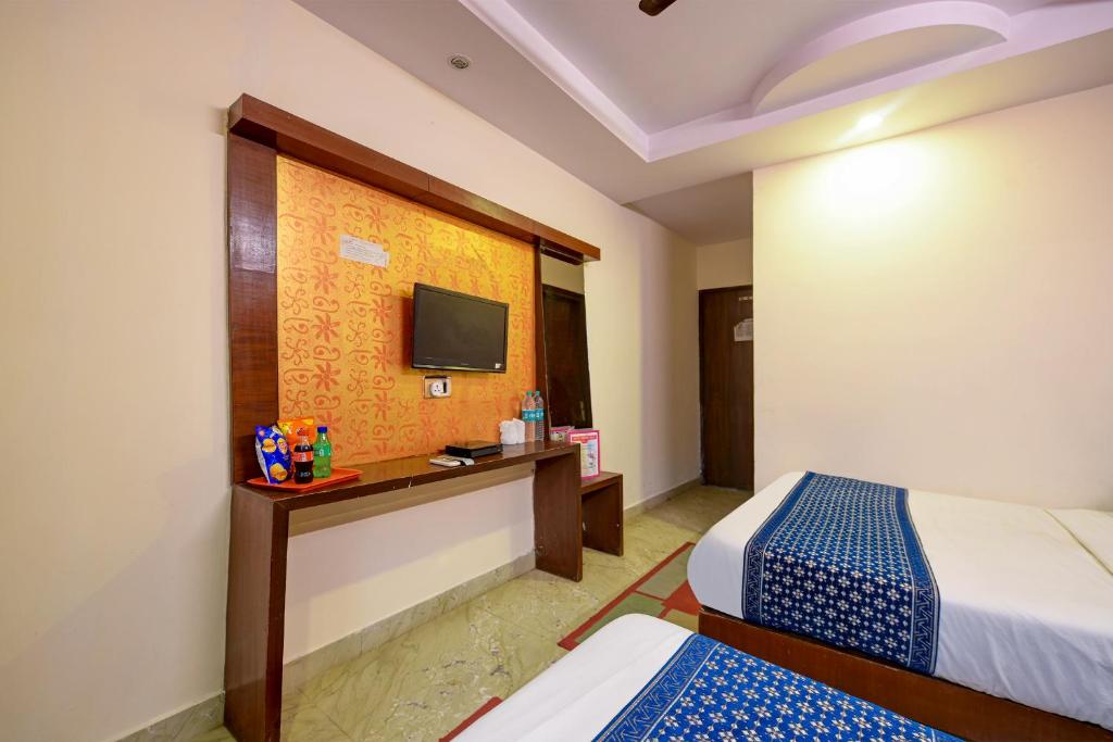 TV a/nebo společenská místnost v ubytování Hotel Re Pose Villa Near New Delhi Railway Station