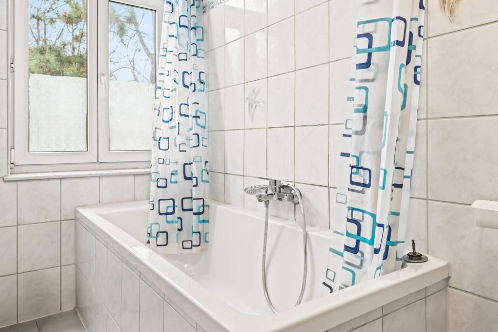 Phòng tắm tại Chic Apartment with Parking place