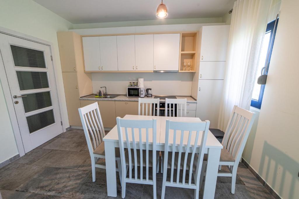 Green Bay Apartments Morinj - 13