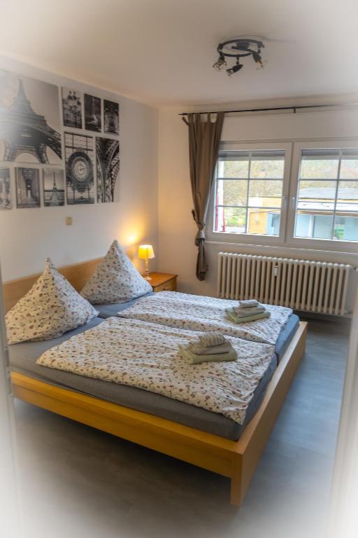 a bedroom with a large bed in a room at Fewo am Steinbrunnen in Brauneberg