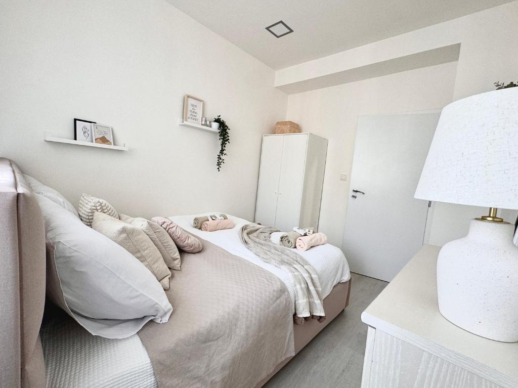 Postel nebo postele na pokoji v ubytování Modern Apartment City Hideaway