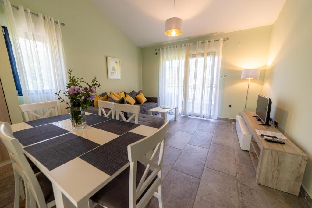 Green Bay Apartments Morinj - 2