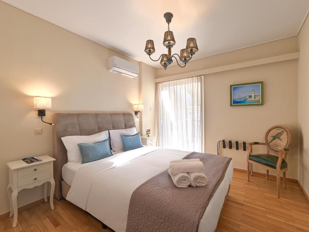 Penthouse Apartment & Studio near Glyfada - free Parking
