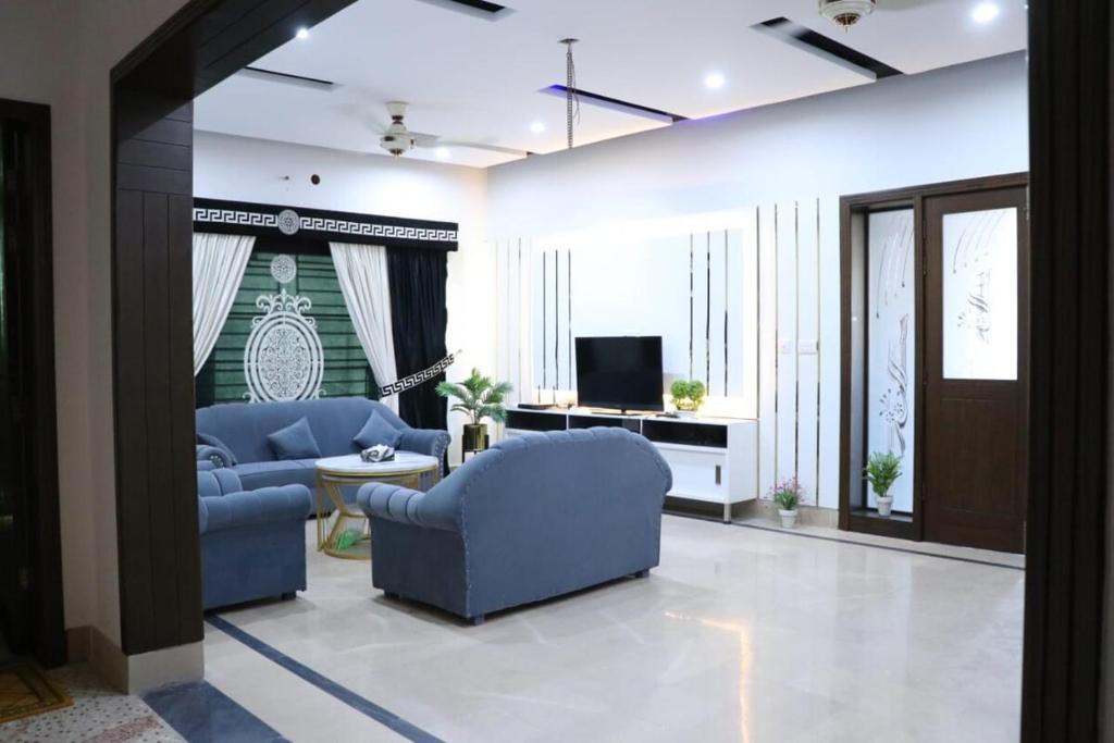 Luxury Home in Faisalabad - One-Bedroom House