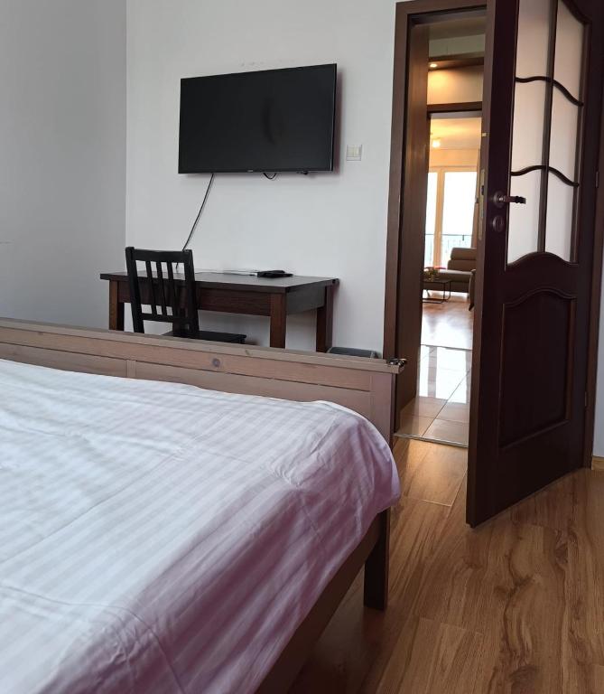 EUROPA22 HOTelarnia Centrum Tomaszów Maz 3 pokoje na wyłączność dla max 9 osób ze wspólną łazienką Expresowe zameldowanie od 13-00 - Deluxe Double Room