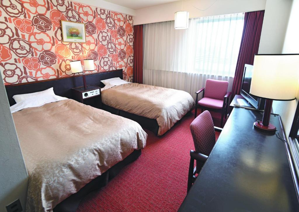 Postel nebo postele na pokoji v ubytování Bandai Silver Hotel