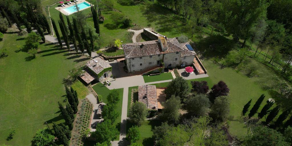 an overhead view of a large house with a pool at Villa Mandorla by My Villa Collection in Badia A Passignano