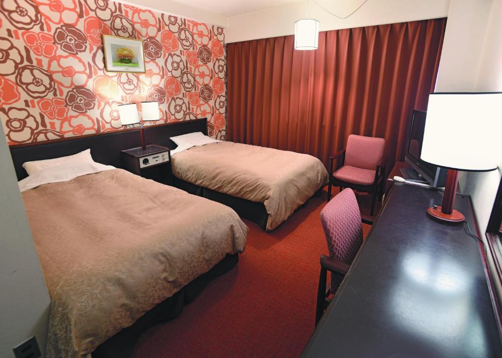 Postel nebo postele na pokoji v ubytování Bandai Silver Hotel
