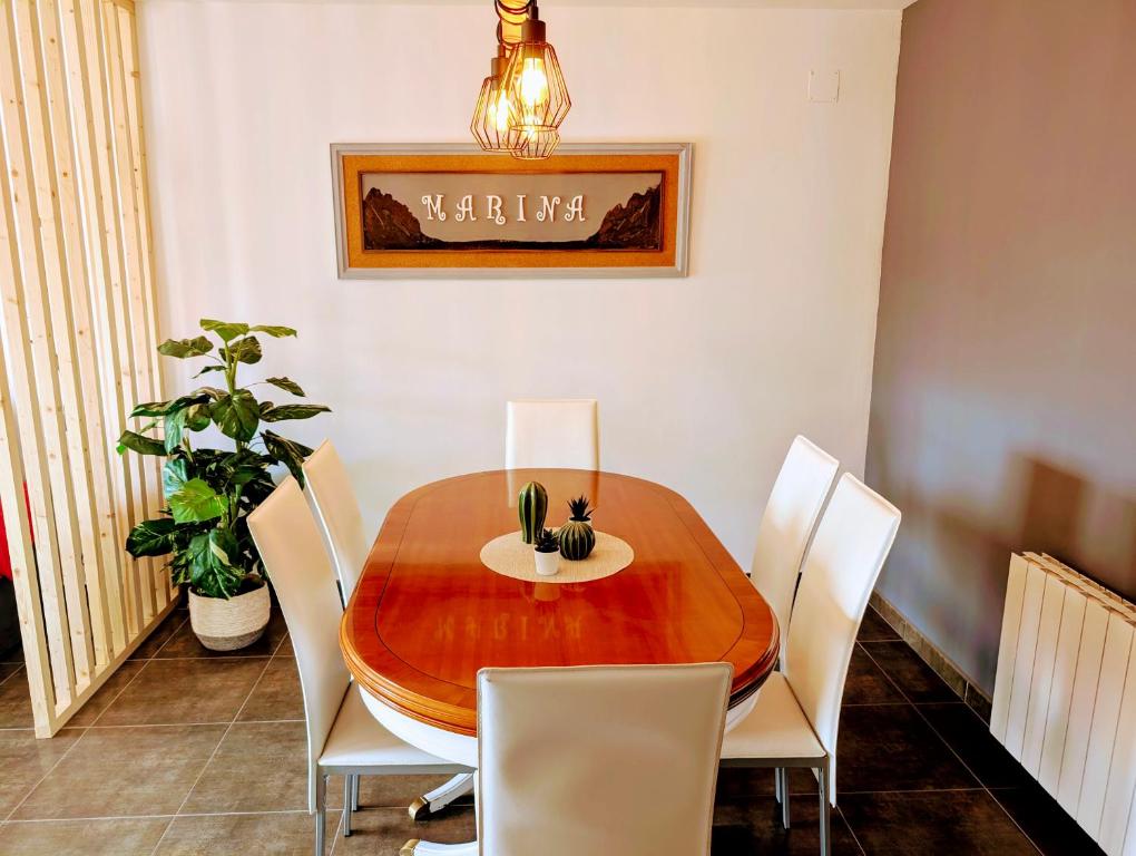 A seating area at Apartament Marina