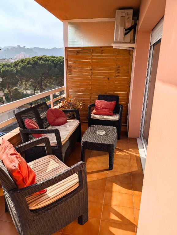 A seating area at Apartament Marina