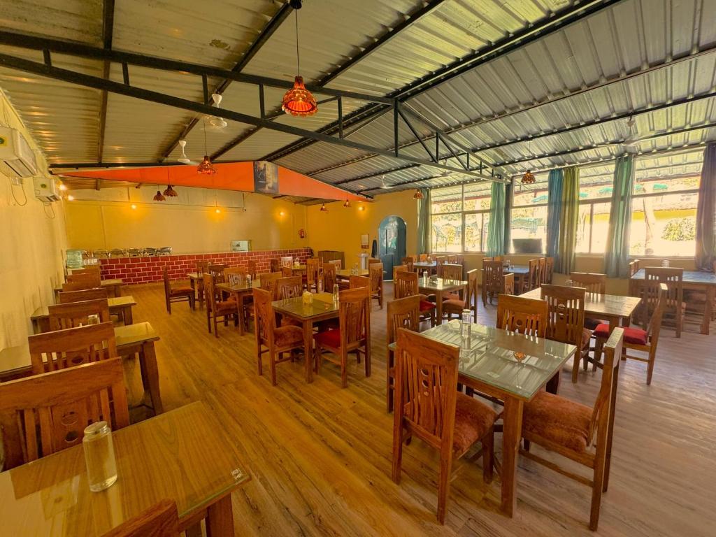 Restaurace v ubytování Camp Brook - Luxury Camping in Rishikesh