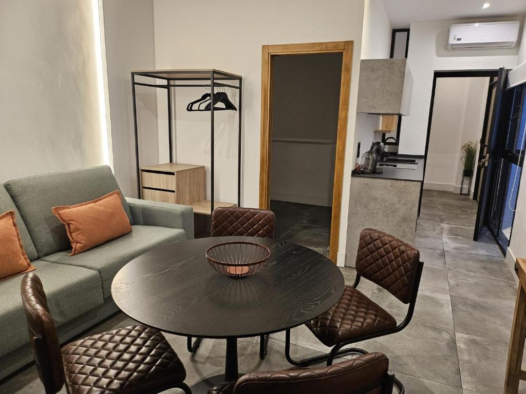 O zonă de relaxare la Suite Patio de los Naranjos 6 huespedes