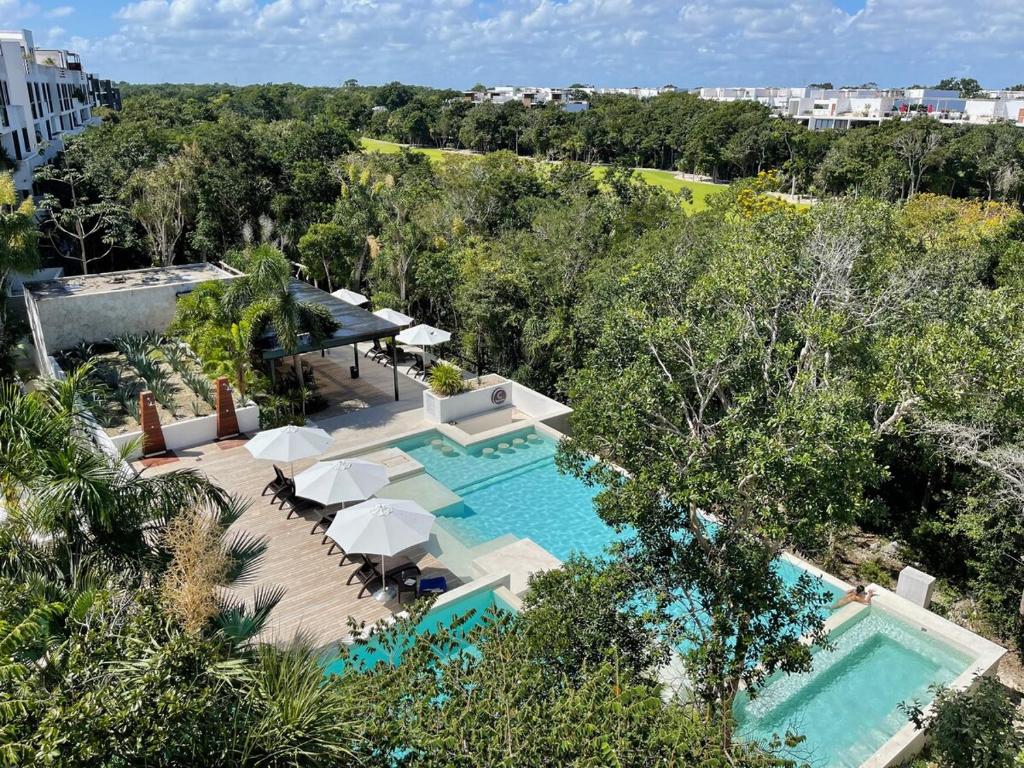 Πισίνα στο ή κοντά στο Upscale 2BR Penthouse with WaterGolf View