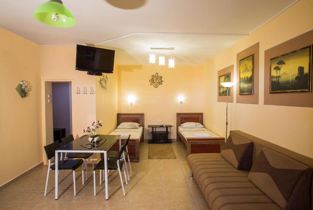 Dead Sea Sun Guest House - Family Studio Room