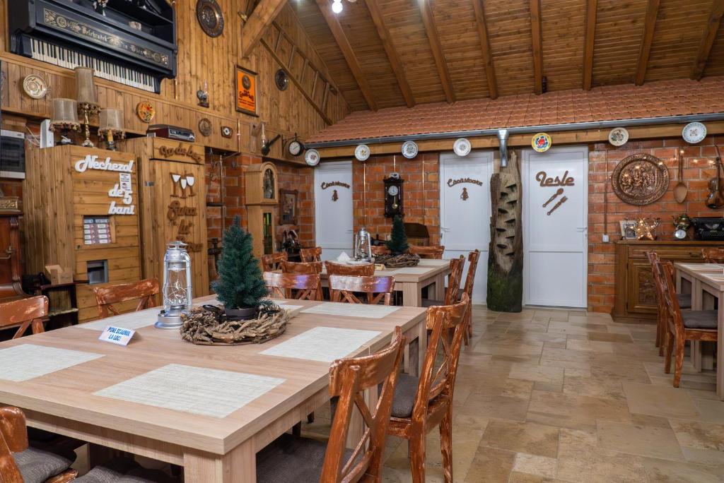 ȘURA LU' PĂTRU - Double Or Twin Room With Extra Bed