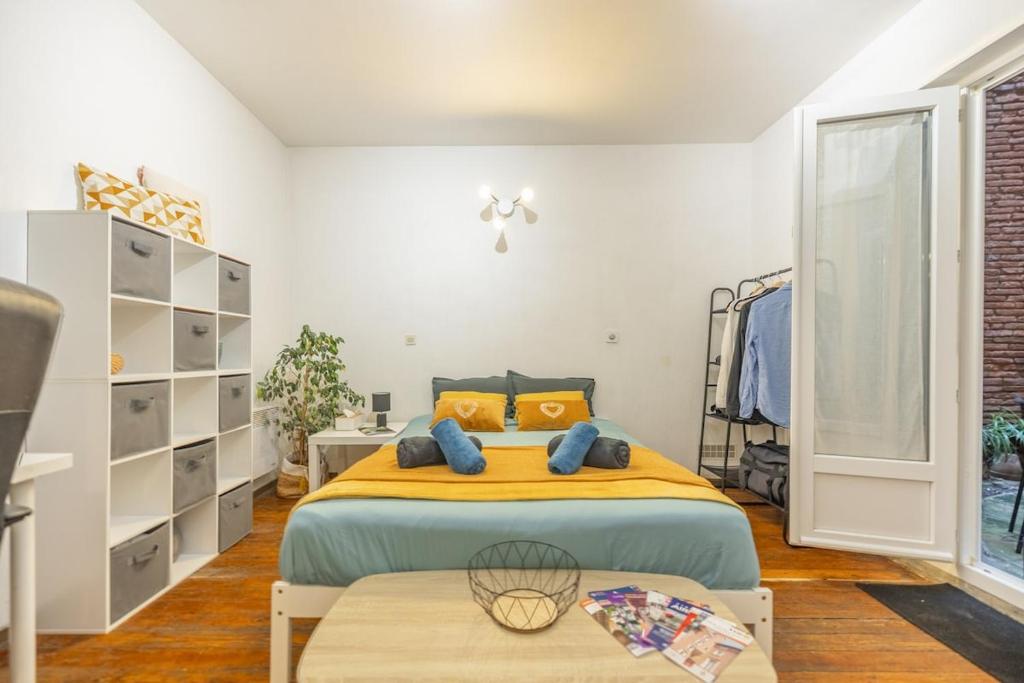 Photo de la galerie de l'établissement Charming City-Center Flat with Terrace, à Toulouse