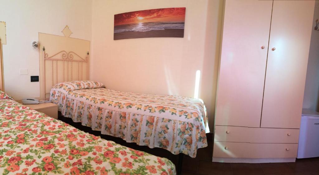 Postel nebo postele na pokoji v ubytování Lungomare Hotel