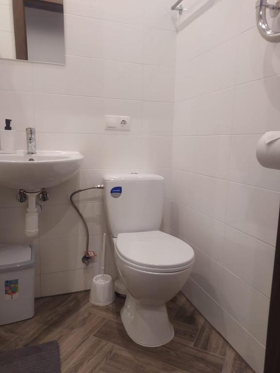 Koupelna v ubytování RVR Smart Apartments Riga with self Check-in