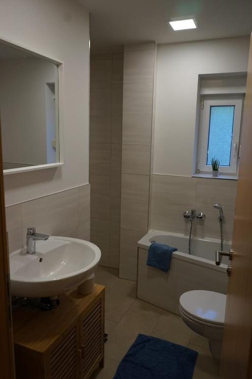 Koupelna v ubytování Gemütliche Wohnung in unmittelbarer Nähe zum See
