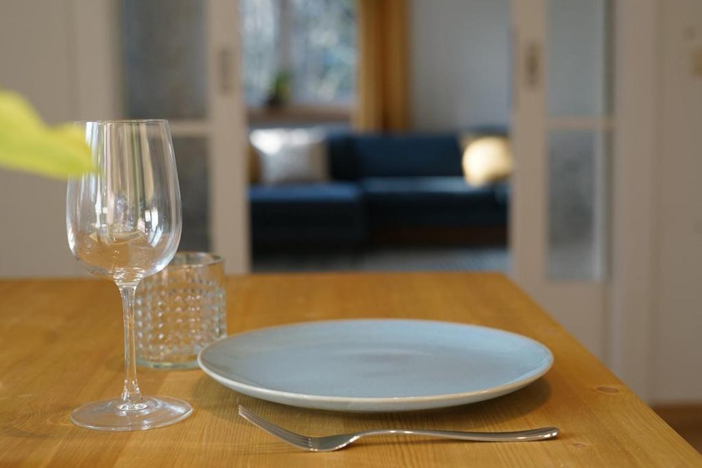 Posezení v ubytování Gemütliche Wohnung in unmittelbarer Nähe zum See