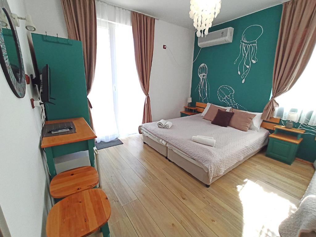 A bed or beds in a room at Guest House Sunflowers